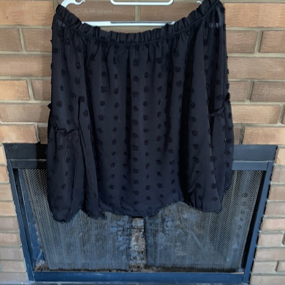 Off the shoulder Flowey blouse - Picture 2 of 9